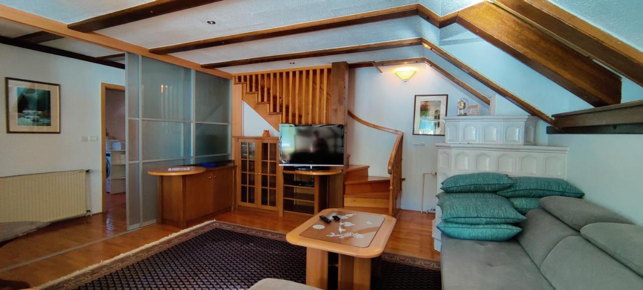 Guesthouse Pri Zalogarju Zelezniki Esterno foto