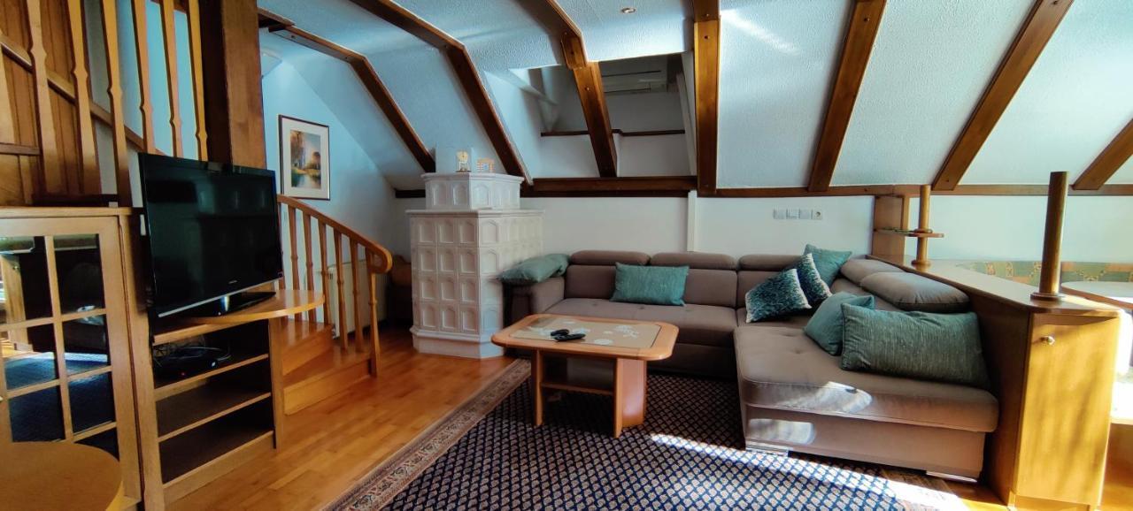 Guesthouse Pri Zalogarju Zelezniki Esterno foto