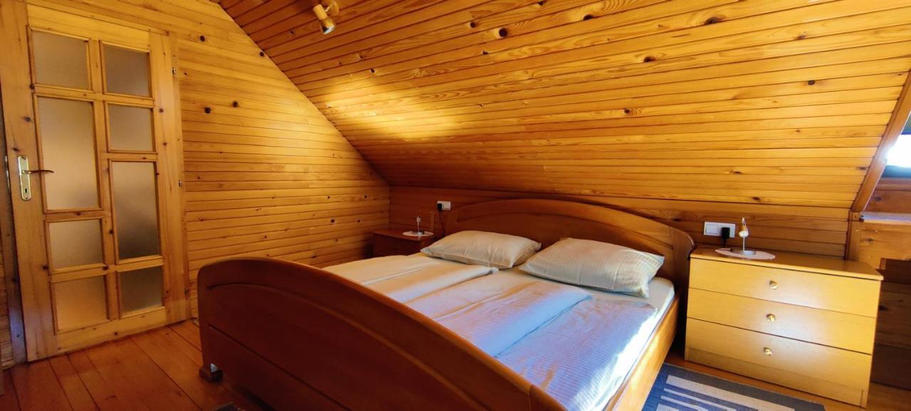 Guesthouse Pri Zalogarju Zelezniki Esterno foto