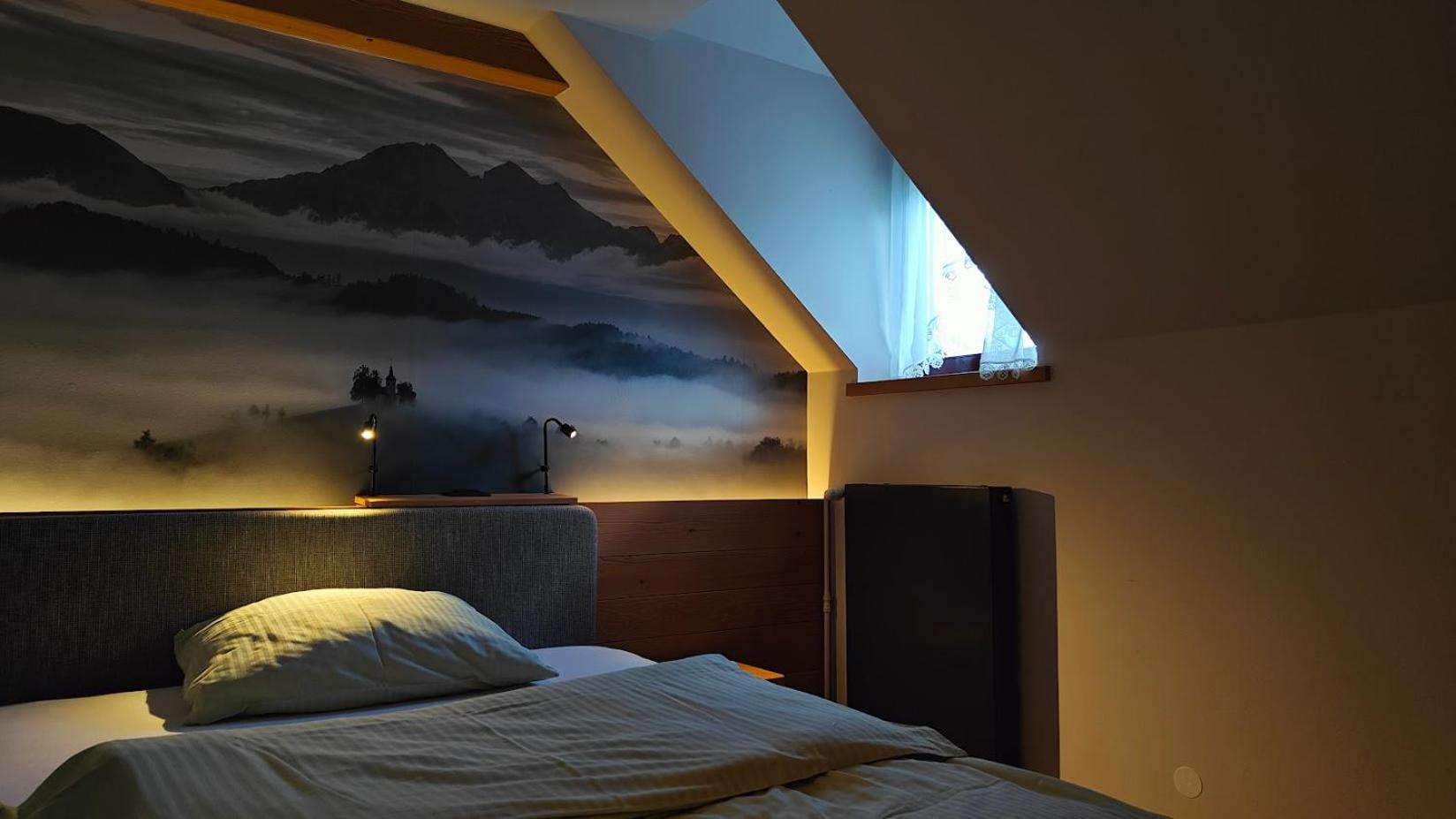 Guesthouse Pri Zalogarju Zelezniki Esterno foto