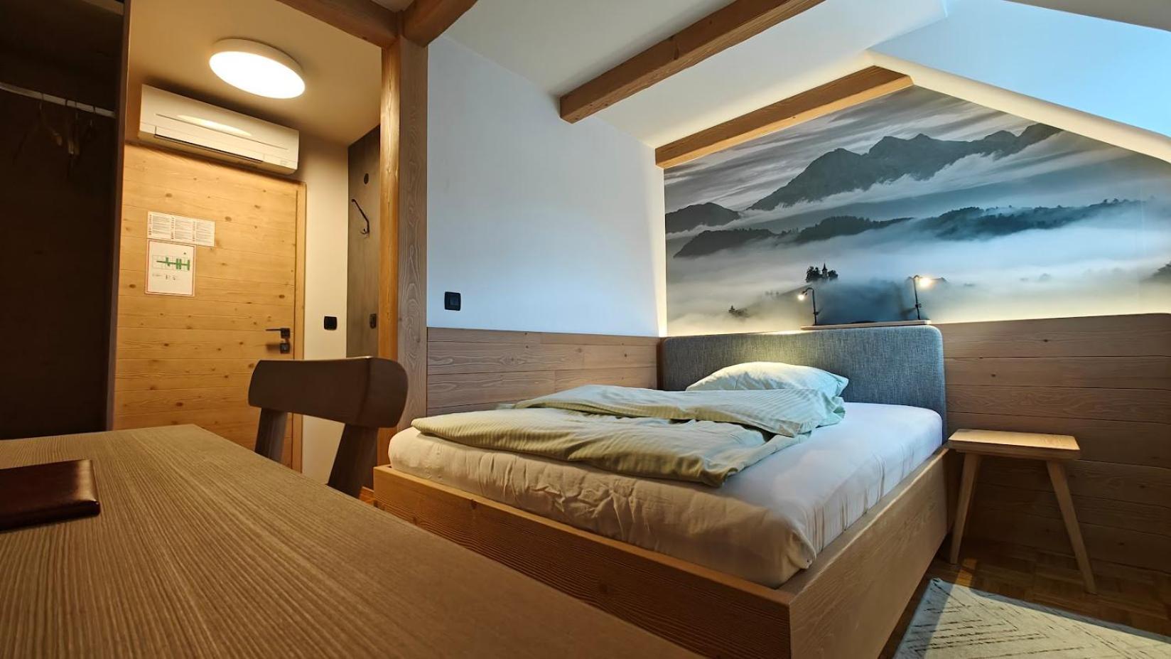 Guesthouse Pri Zalogarju Zelezniki Esterno foto