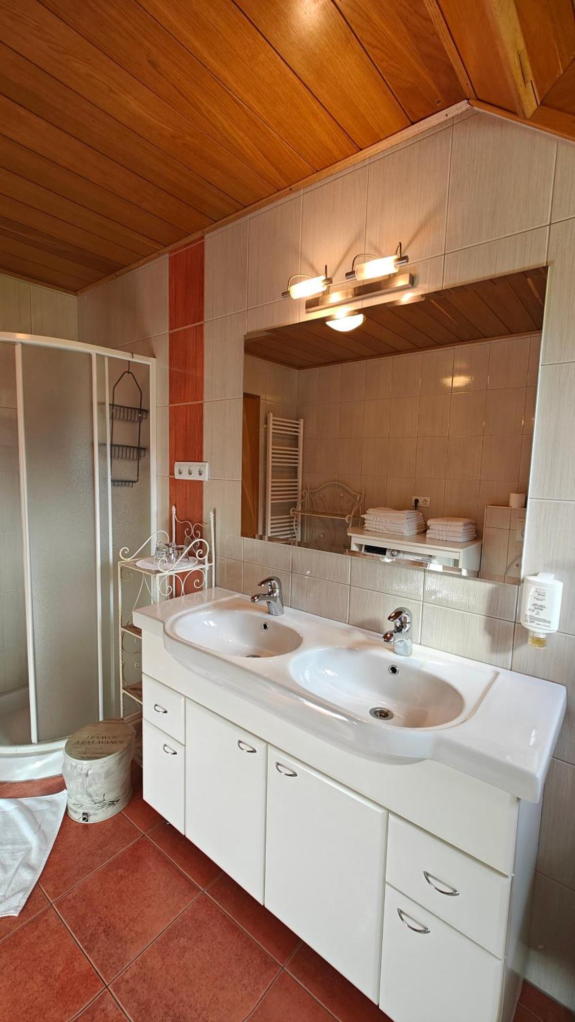 Guesthouse Pri Zalogarju Zelezniki Esterno foto