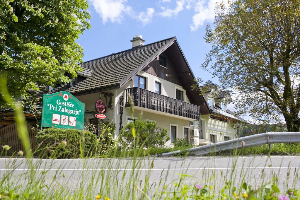 Guesthouse Pri Zalogarju Zelezniki Esterno foto