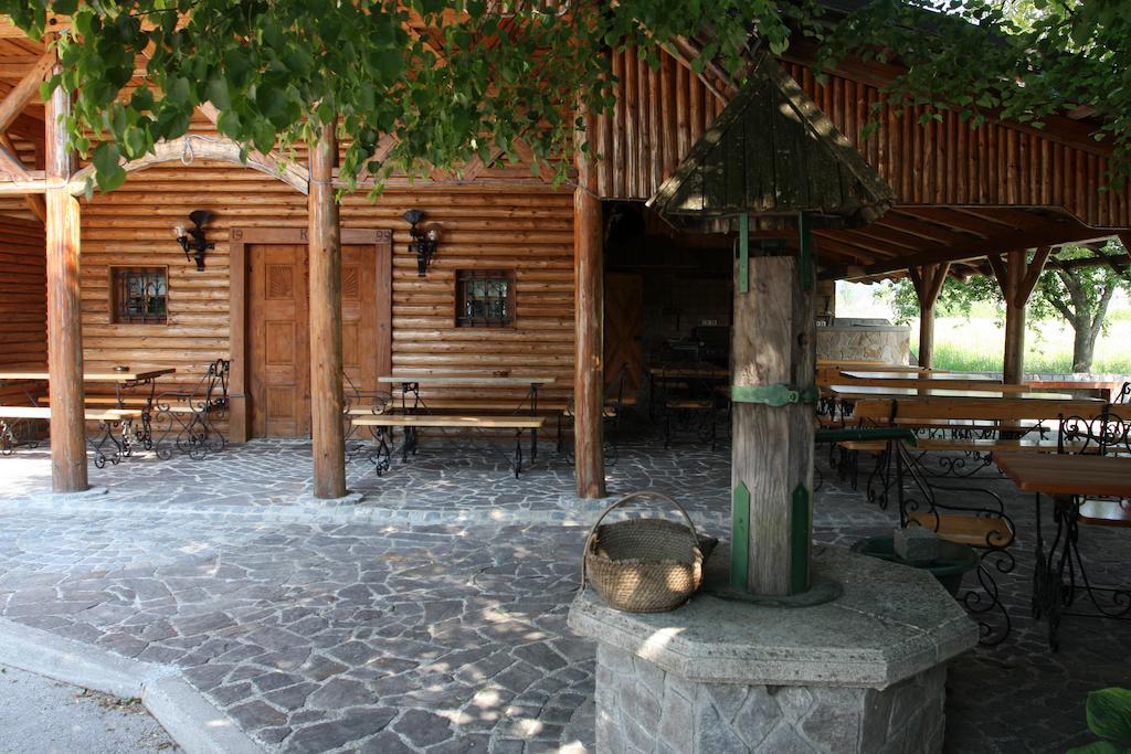Guesthouse Pri Zalogarju Zelezniki Esterno foto