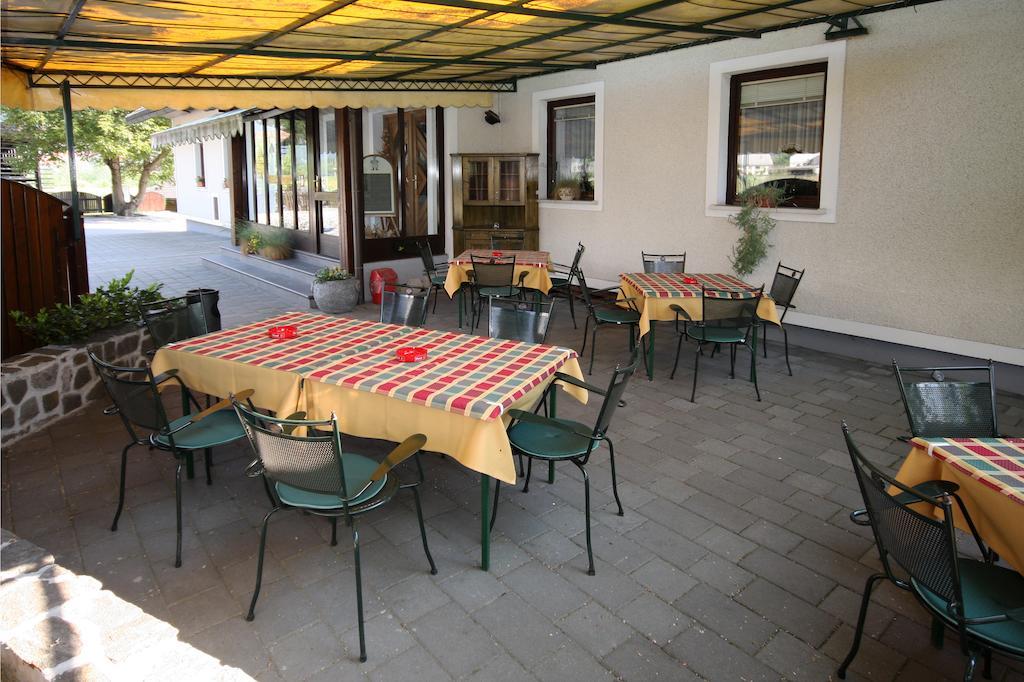 Guesthouse Pri Zalogarju Zelezniki Esterno foto