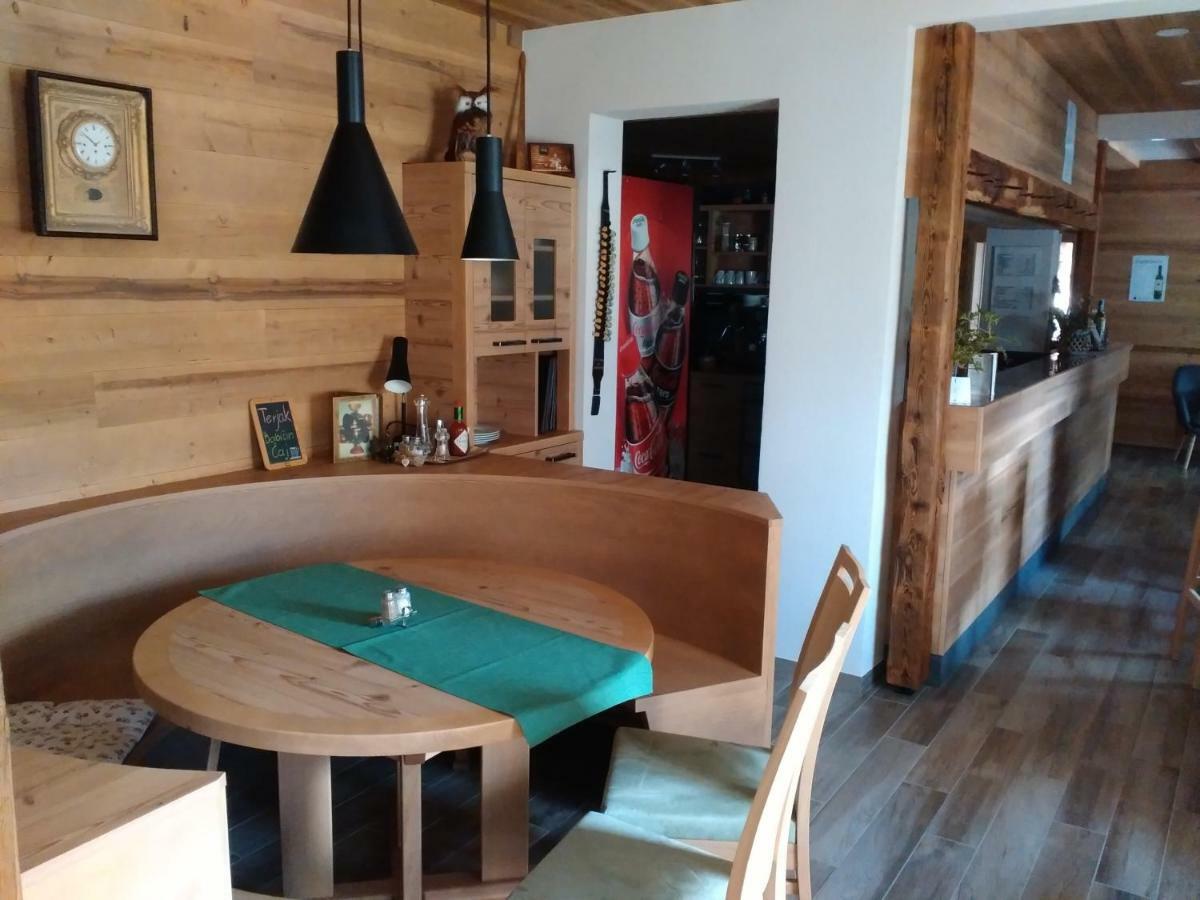 Guesthouse Pri Zalogarju Zelezniki Esterno foto
