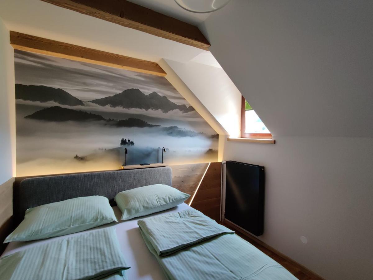 Guesthouse Pri Zalogarju Zelezniki Esterno foto